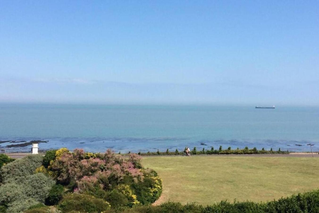 Appartamento Captain'S Quarters - Stunning Sea Views Margate Esterno foto