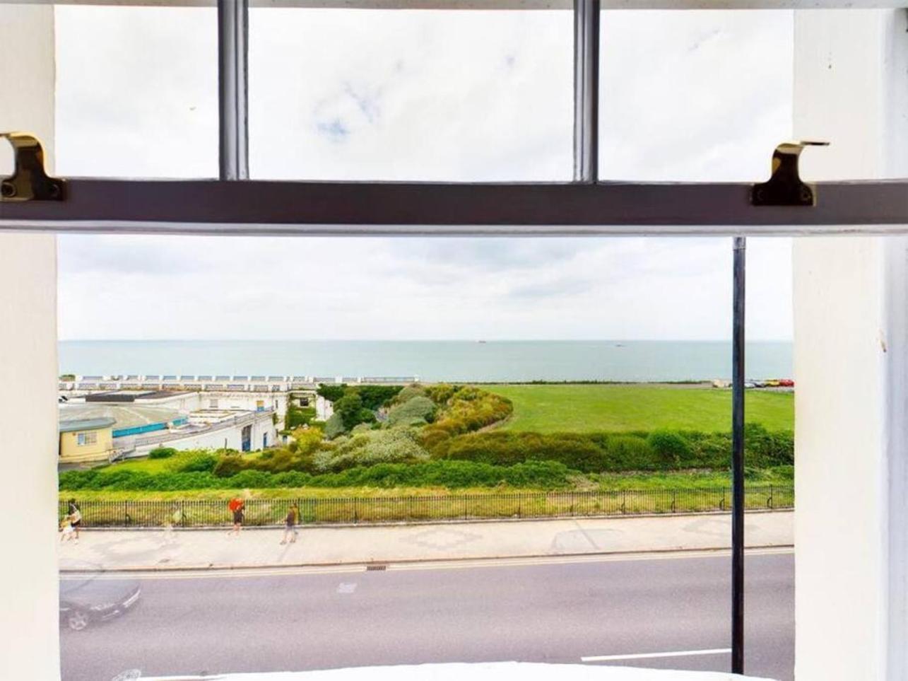 Appartamento Captain'S Quarters - Stunning Sea Views Margate Esterno foto